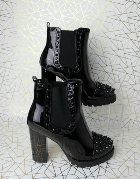 Chloe Plateau Boots mit Nieten